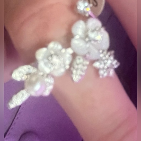 BNWT Melinda Maria Royal Lily Ring - Silver|White
Diamondettes
Size: 8
✨FIRM - Picture 5 of 6